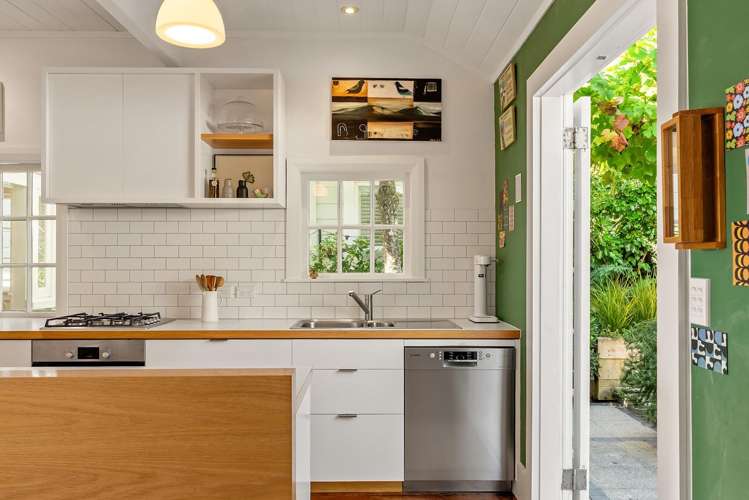 4 Manuka Terrace Eastbourne_1