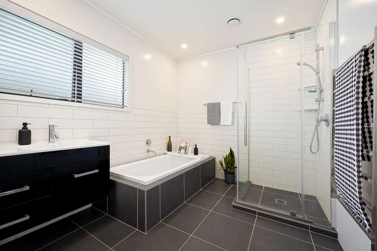 2/15 Castaing Crescent Te Atatu South_8