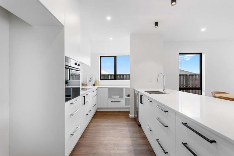 22 Longfields Road_5