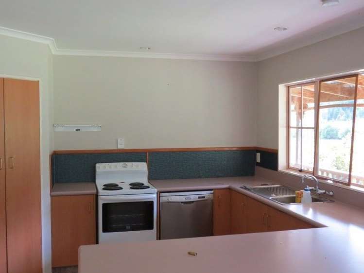 887 Waikakaho Road Tuamarina_4