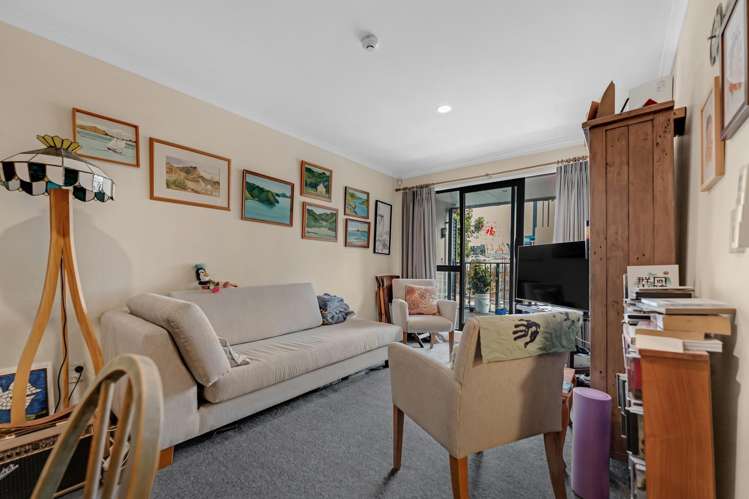 2U/1 Wadier Place_5