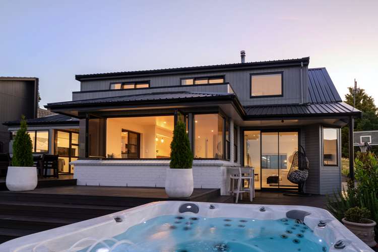 8 French Place Tihiotonga_30