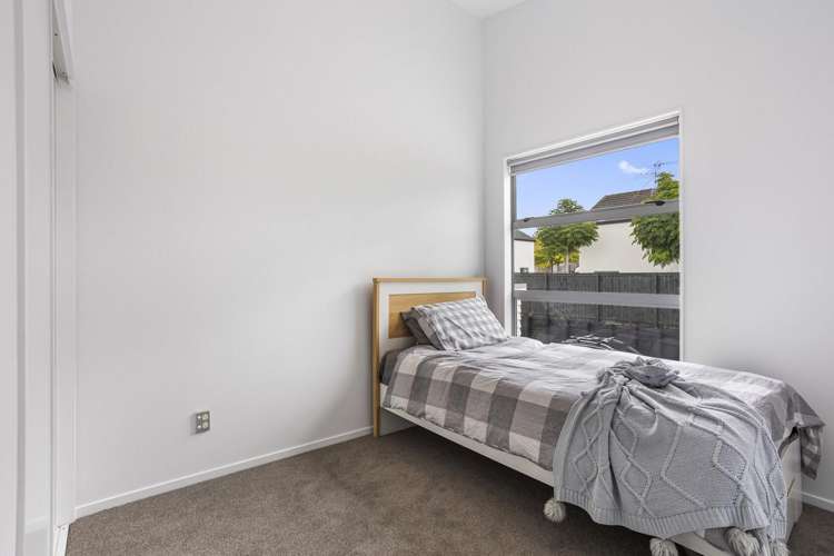 20/40 Scarlet Oak Drive Schnapper Rock_14