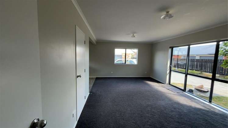 8D Inverness Avenue Hamilton East_2