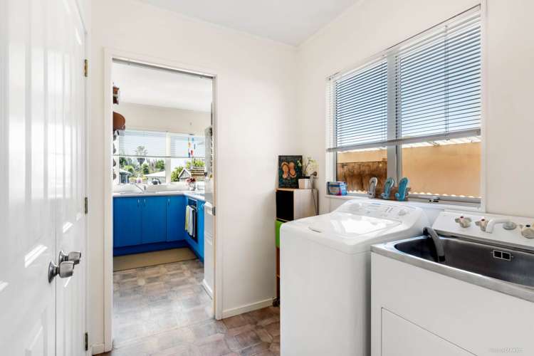 2/90 Target Road Totara Vale_9