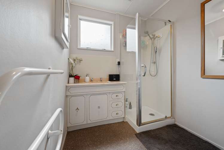 2/8 Faulkland Drive Witherlea_10