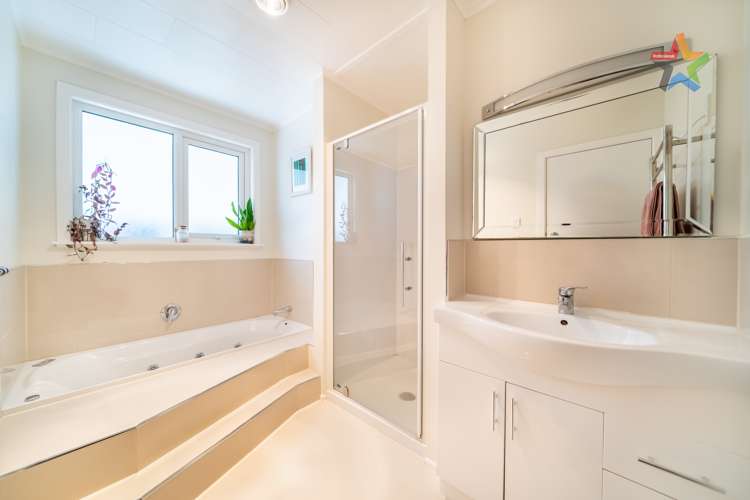 63 Gurney Road Kelson_14