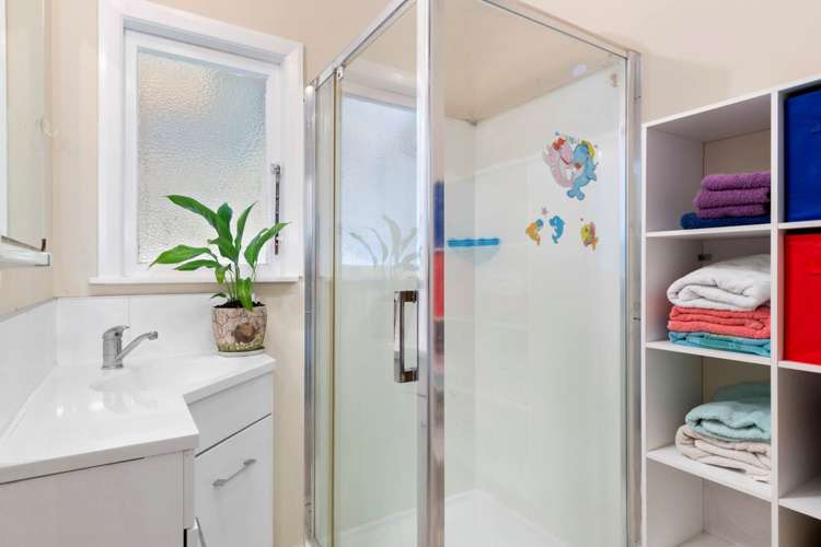 43 Sutton Crescent Papakura_13