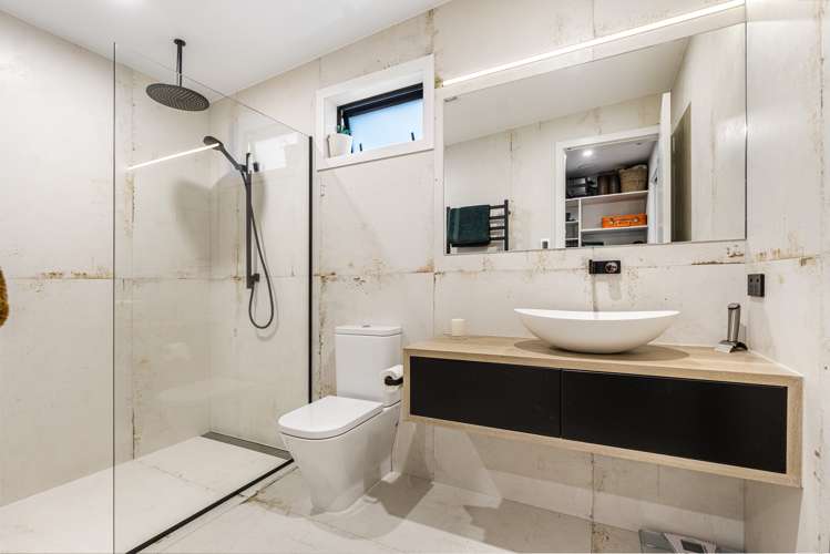 3a William Bayes Place Red Beach_15