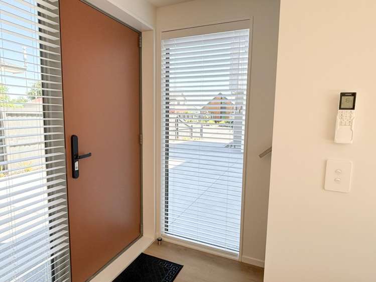 2/6 Strauss Place Somerfield_9