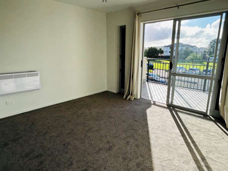 E2/71 Spencer Road Oteha_7