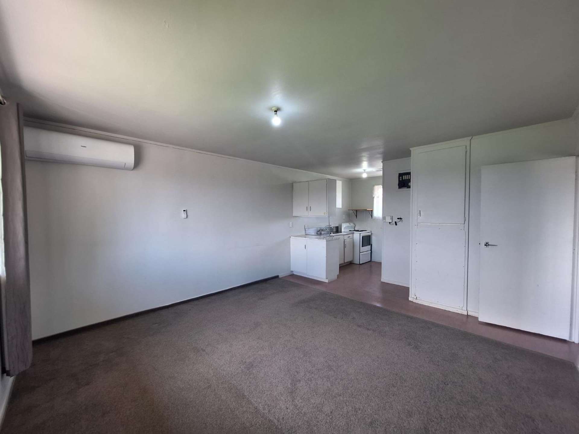 4/90 Kenderdine Road 10695_0