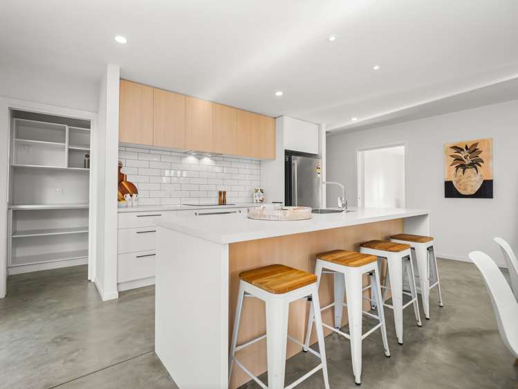 18 Lewis Crescent_2
