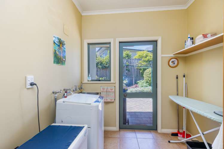 48 Olympus Way Richmond_13