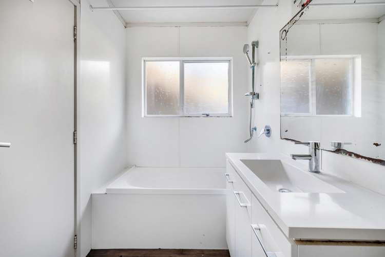 2/17 Emirau Place Glenfield_3