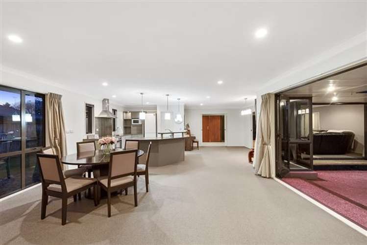 8 Somerton Drive Huntington_25