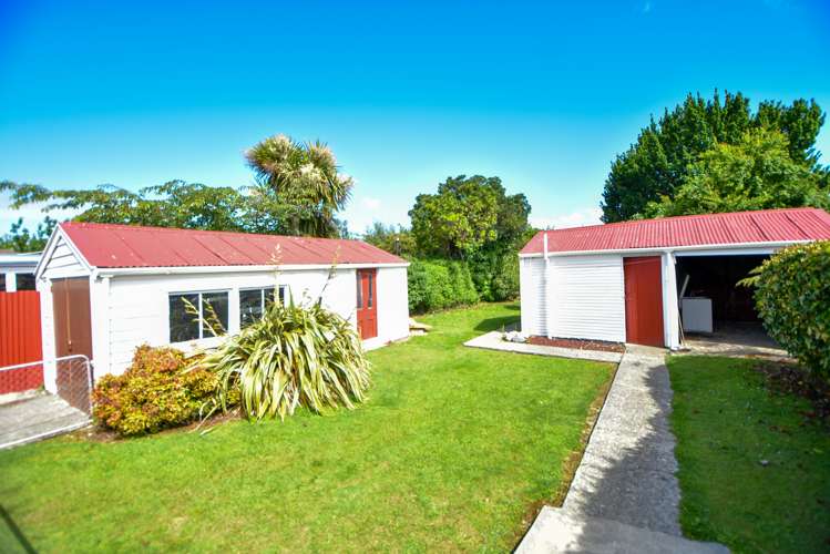 212 High Street South Carterton_15