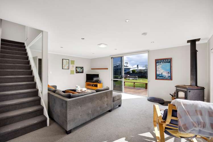 17 Elizabeth Grove Stratford_7