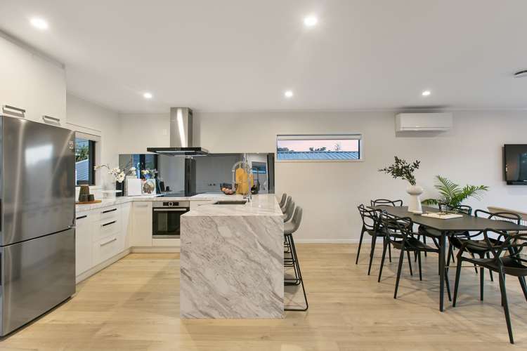 8 Hellyers Street Birkdale_5