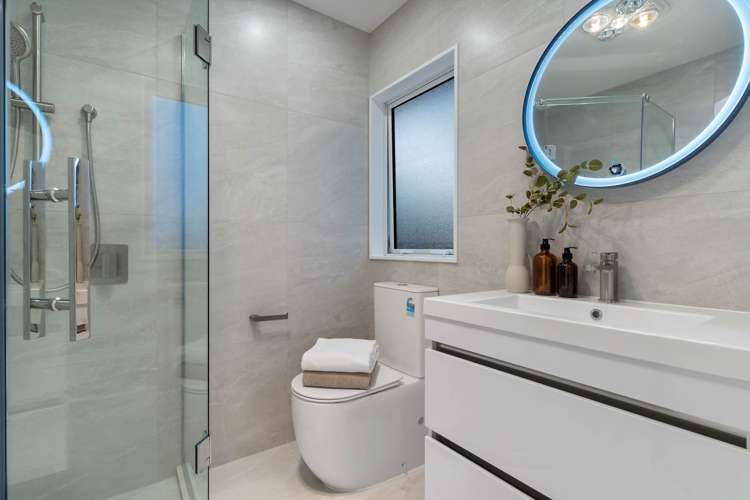 2/7 Louise Place Browns Bay_19