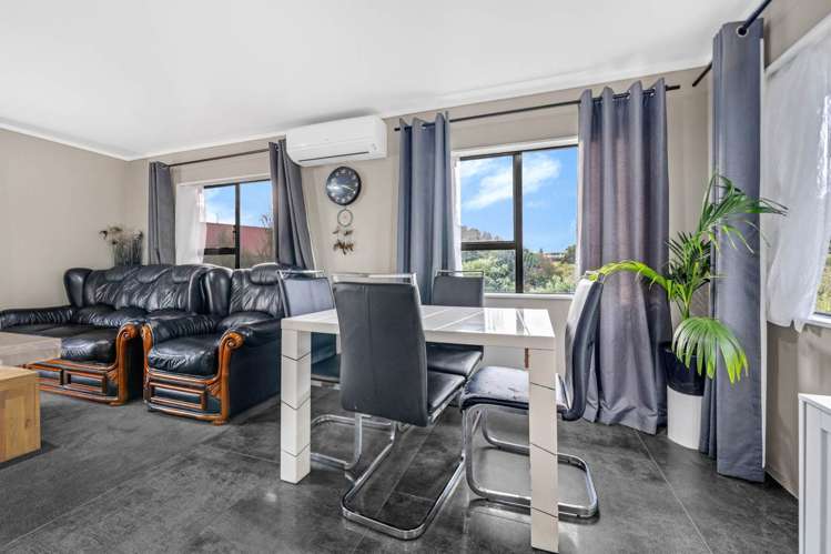 2/33 Seaward Place Wattle Downs_13