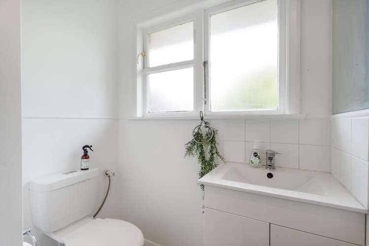 2/49A Shakespeare Avenue Trentham_7