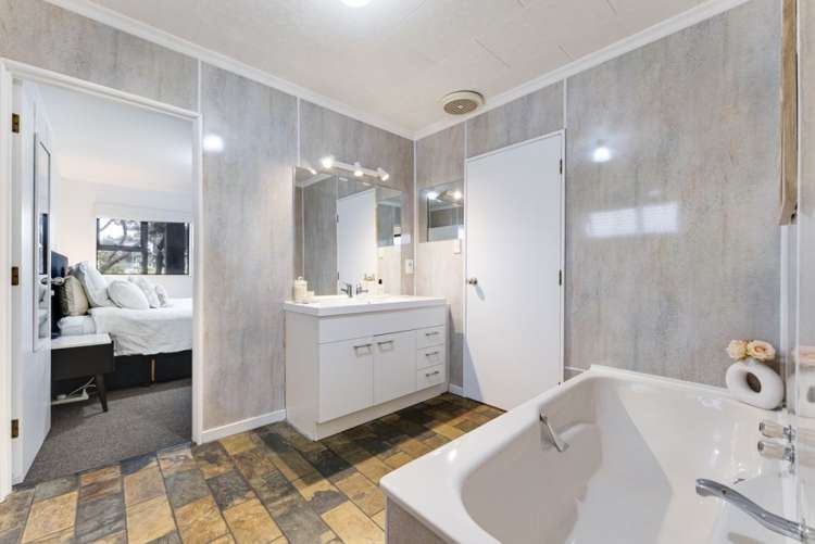 2/62A Tipahi Street Nelson South_17