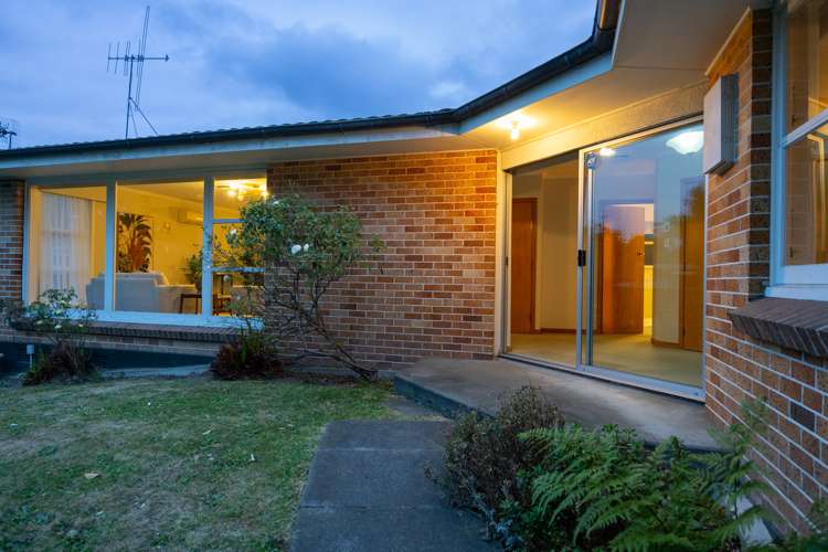 280 College Street West End_18