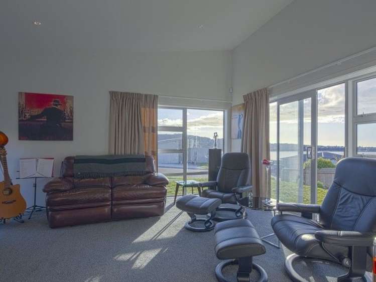 17 John Burke Drive Aotea_8