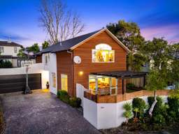Spacious, Stylish & Super Central!