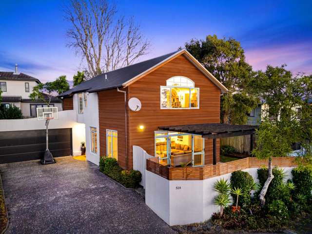 Spacious, Stylish & Super Central!