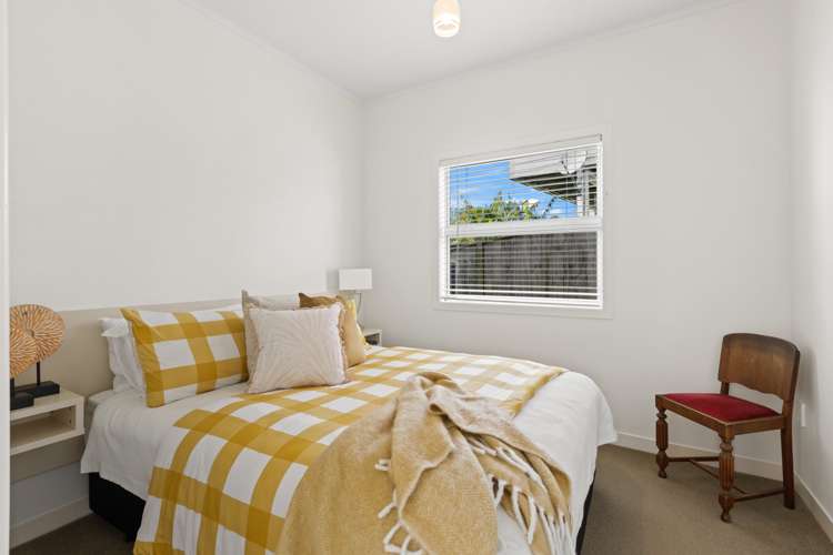 4 Piccadilly Circus Snells Beach_16