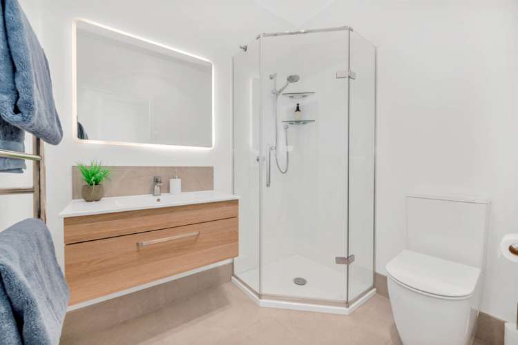 8 Julia Way Beachlands_21