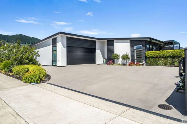 High Spec Modern Home with Exceptional Parking
