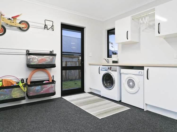 3 Hyatt Close Leamington_14