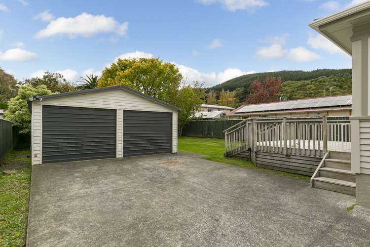 29 Collins Avenue Tawa_18
