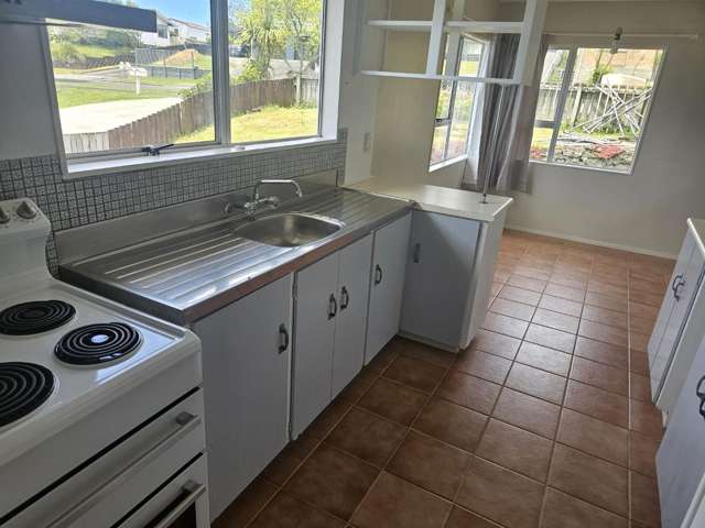 14 Ascot Ave 11601_1