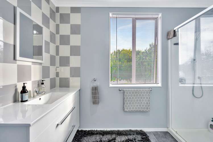 12 Ritchie Crescent Takanini_10