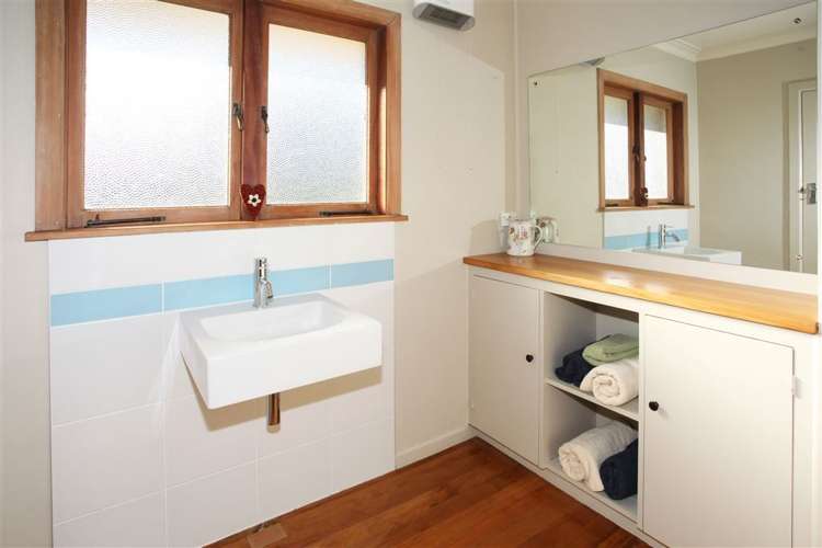 15 Clark Road Pahurehure_12