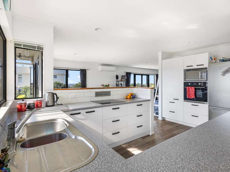 84 Churchill Drive Taradale_20