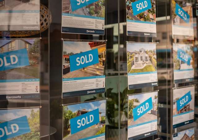 Settlement crisis: Auckland’s Covid lockdown pushing buyers to point of panic