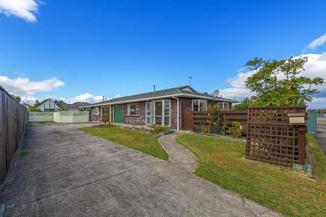 Easy living brick gem - immediate possession