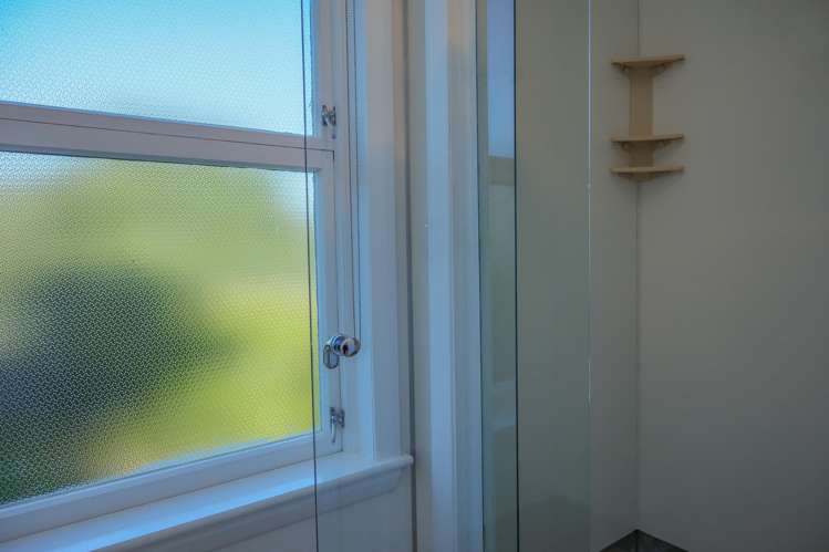 32 Domett Esplanade Cobden_37