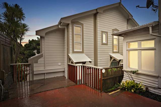 LIVE SMART.LIVE CENTRAL.LIVE NEWTOWN.