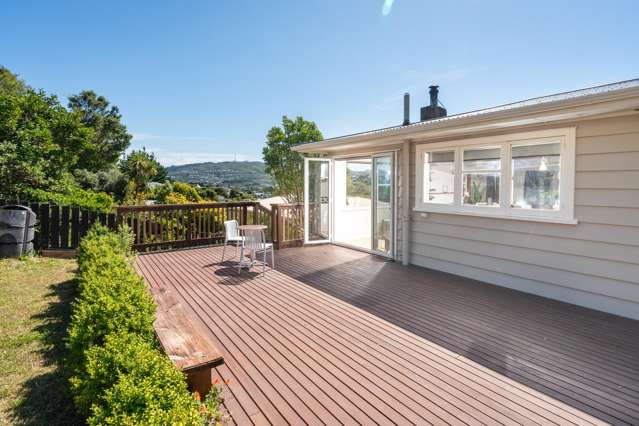 SUNNY FAMILY HOME WITH GARAGE BONUS