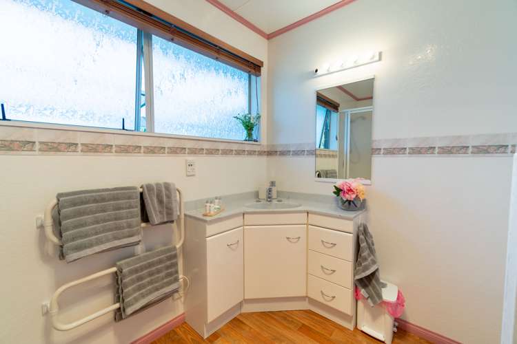 44 Howden Street Te Anau_14