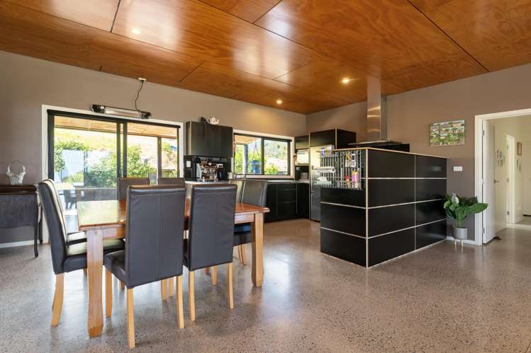 998 Thames Coast SH25 Road Thames_11