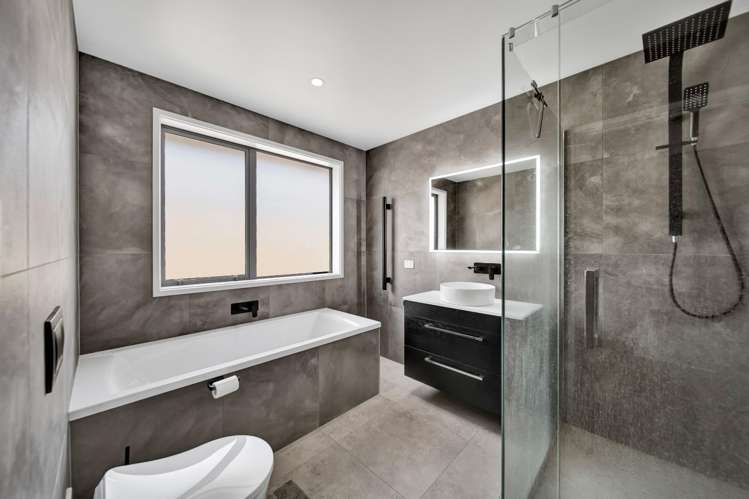 33 Honeyfield Drive Whalers Gate_15