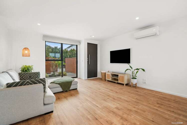 99 Bonair Crescent Silverdale_5