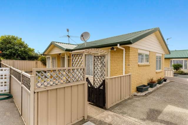 Own title and freestanding-Walk to town